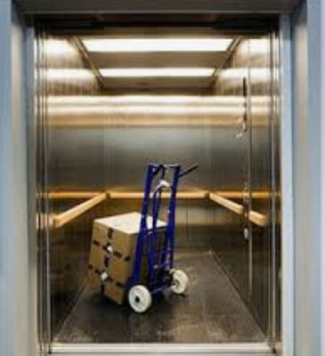 1.5m/s ট্র্যাকশন মালবাহী লিফট 2000KG হাইড্রোলিক ওয়্যারহাউস লিফট