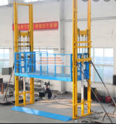 0.5m/s 2000KG আউটডোর কার্গো এলিভেটর লিফট স্প্রে স্টিল প্লেট