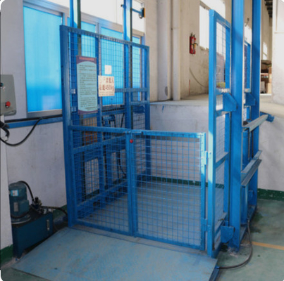 0.5m/s 2000KG আউটডোর কার্গো এলিভেটর লিফট স্প্রে স্টিল প্লেট